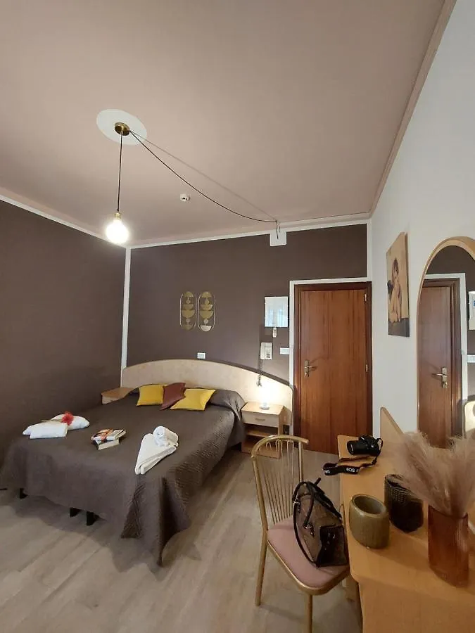 Maison Des Roses Cesenatico 3*,