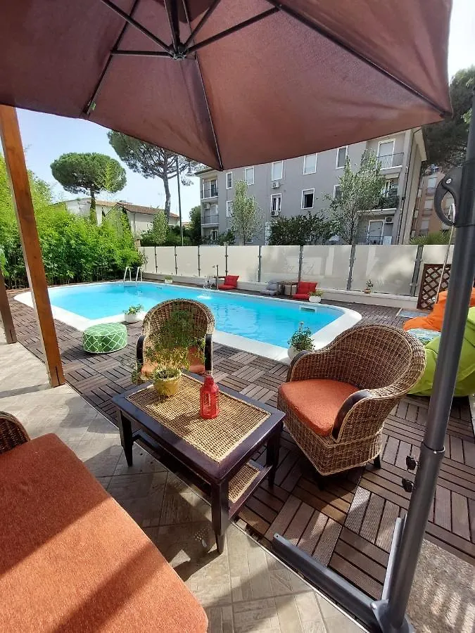 Maison Des Roses Cesenatico 3*,