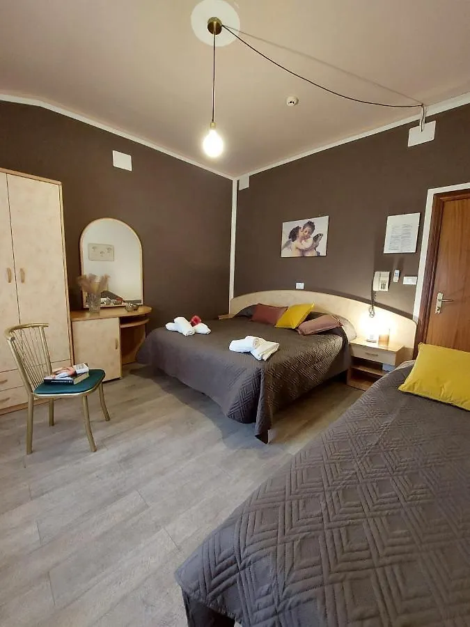 *** Hotel Maison Des Roses Cesenatico Italia